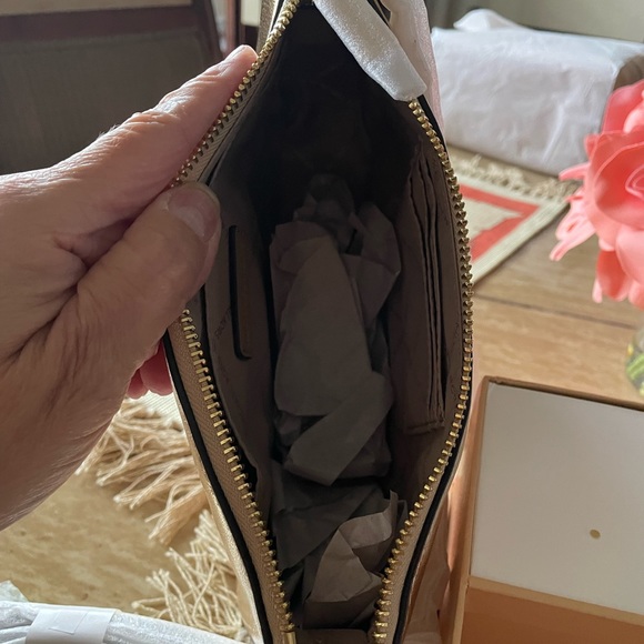 Michael Kors Leather Gold Metallic Jet Set NWT - Picture 5 of 13